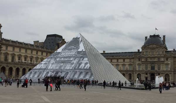JR Pyramide Louvre 2
